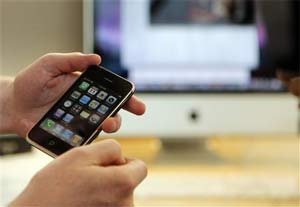 Apple тайно следит за iPhone Apple тайно следит за iPhone