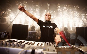 Трансмиссия. Paul van Dyk. 19 июня. Gaudi Arena Трансмиссия. Paul van Dyk. 19 июня. Gaudi Arena