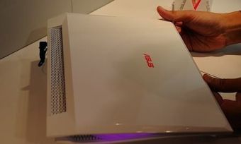Asus выпустит супертонкий ноутбук со сдвигающейся клавиатурой Asus выпустит супертонкий ноутбук со сдвигающейся клавиатурой